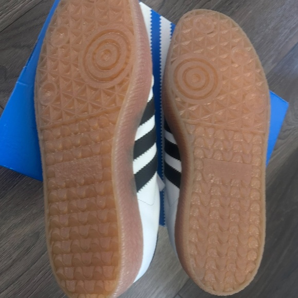 WOMENS ADIDAS SAMBAE - SIZE 10.5 - WHITE, BLACK, GUM BOTTOM - EXCELLENT - Picture 3 of 4